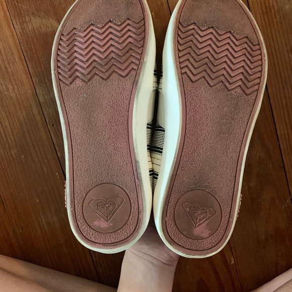 Size 8 Roxy Slip On Sneakers - Picture 2 of 4